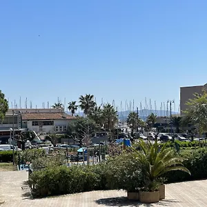 Holidays Hébergement de vacances Hyères